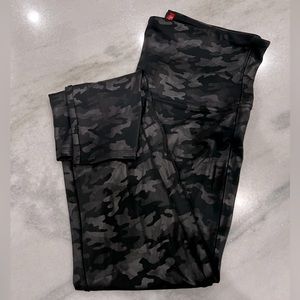 SPANX camo shimmer leggings size 1X